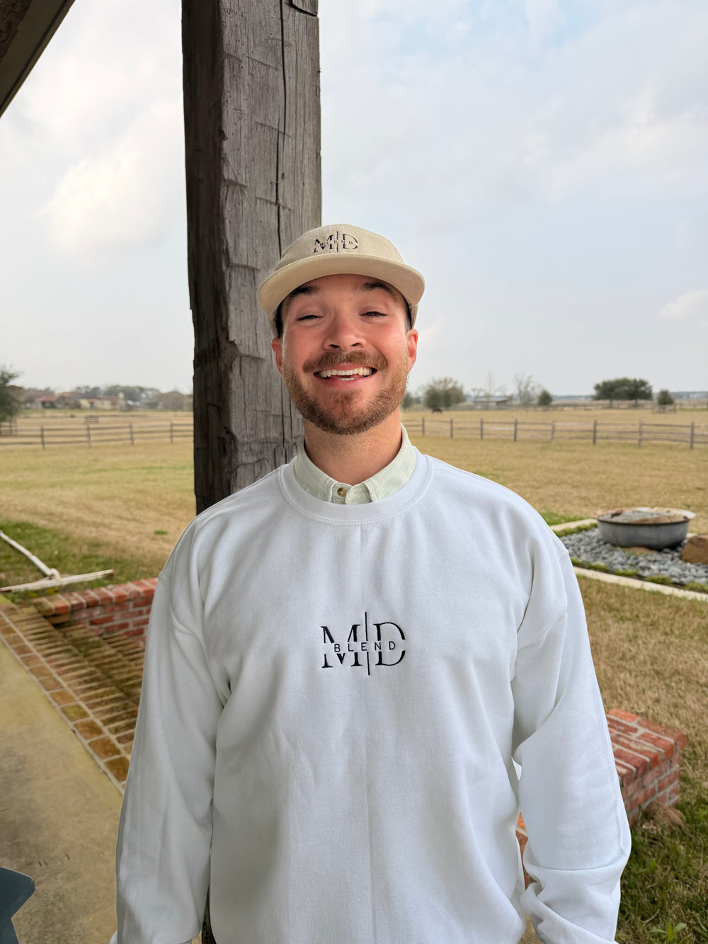 M.D. Blend Sweatshirt (White + Navy)